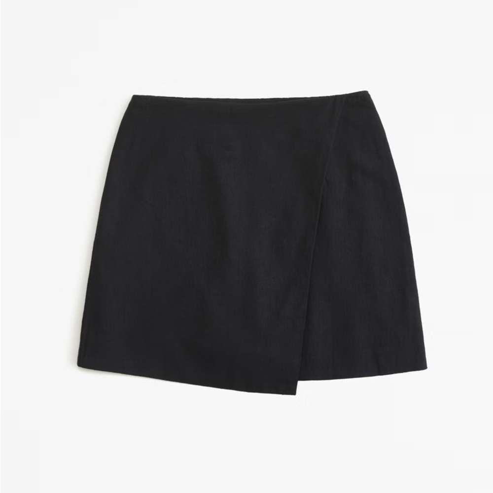 The A&F Scarlett Wrap Mini Skort NWT Black